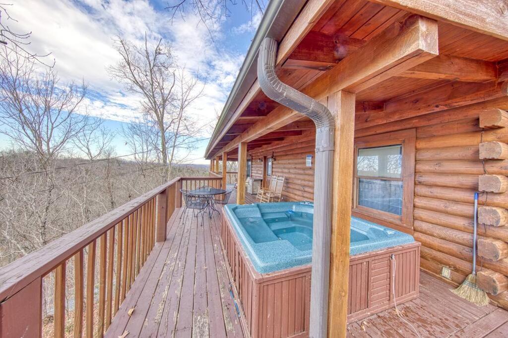 Serenity, A Rustic Log Cabin Retreat Севьервилл Экстерьер фото