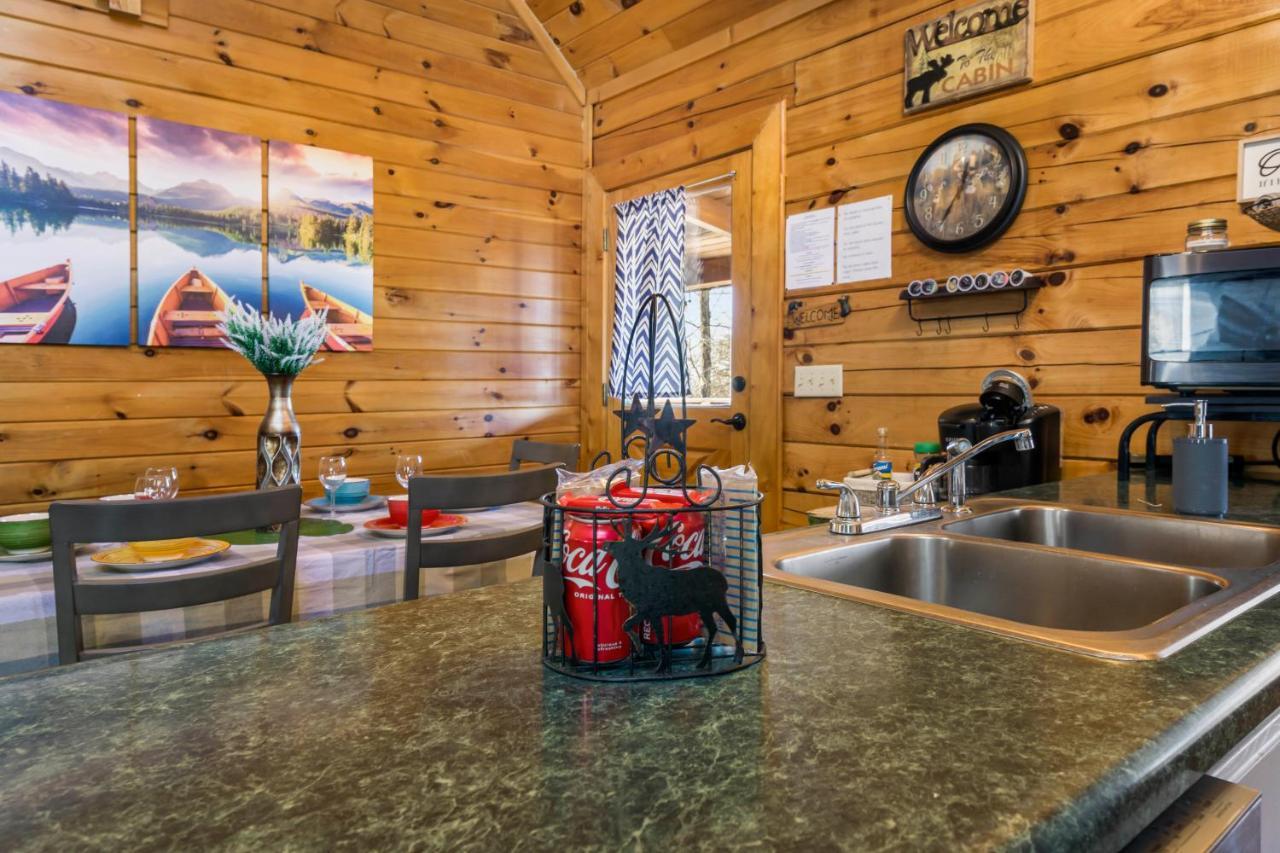 Serenity, A Rustic Log Cabin Retreat Севьервилл Экстерьер фото