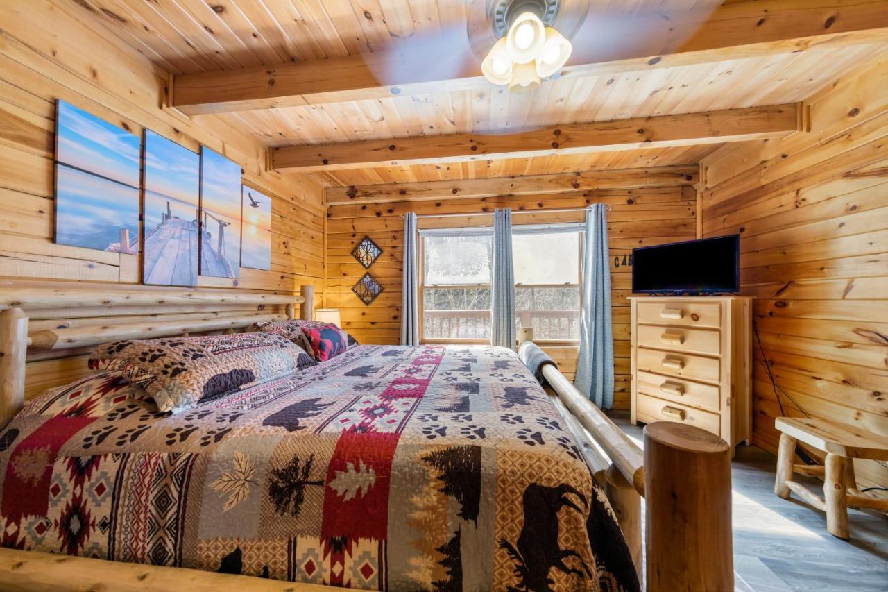 Serenity, A Rustic Log Cabin Retreat Севьервилл Экстерьер фото