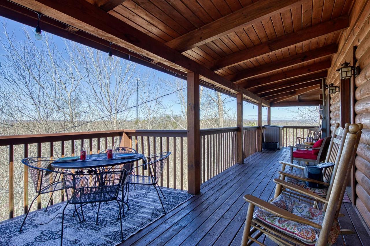 Serenity, A Rustic Log Cabin Retreat Севьервилл Экстерьер фото