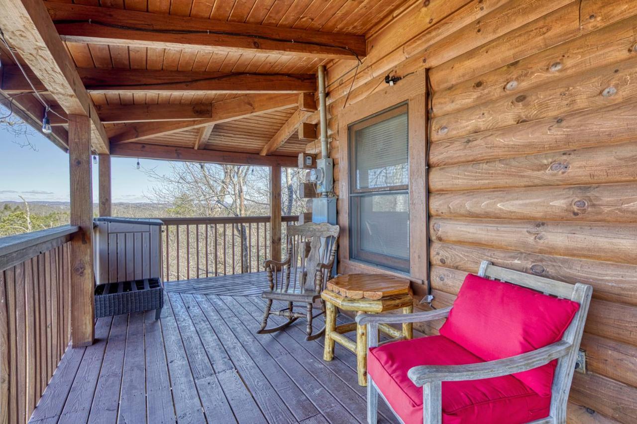 Serenity, A Rustic Log Cabin Retreat Севьервилл Экстерьер фото
