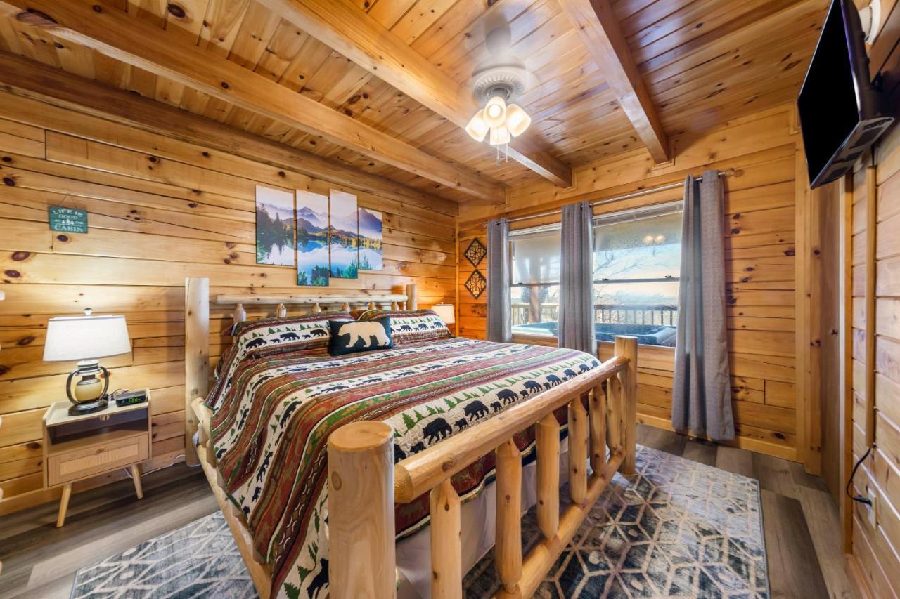 Serenity, A Rustic Log Cabin Retreat Севьервилл Экстерьер фото
