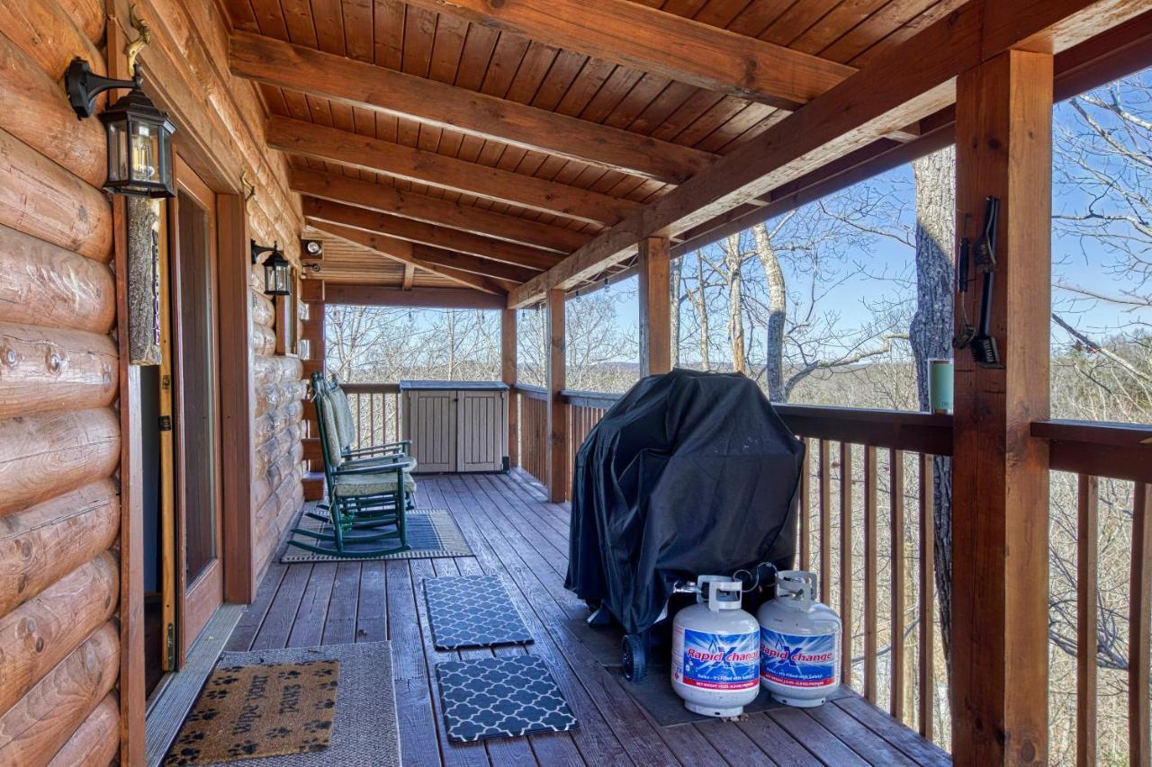 Serenity, A Rustic Log Cabin Retreat Севьервилл Экстерьер фото