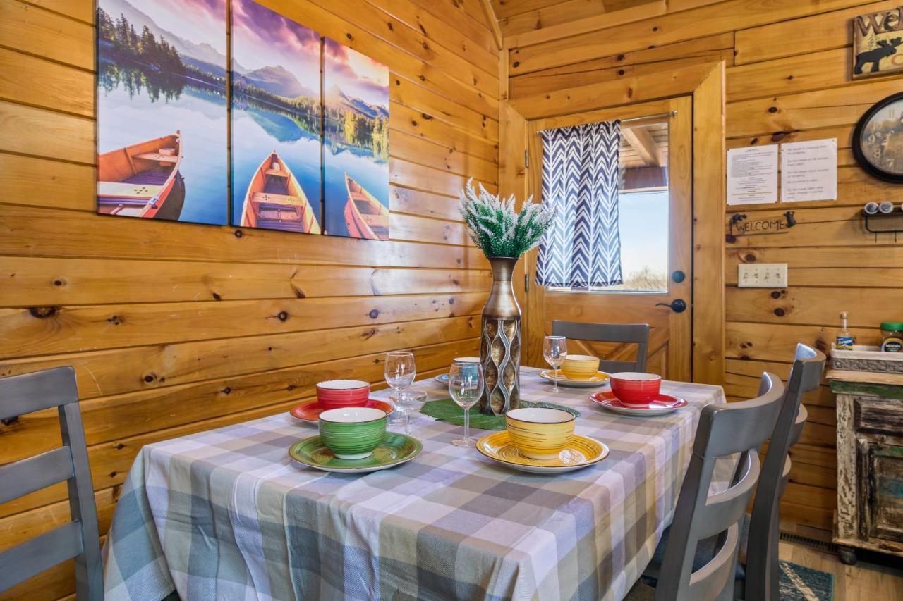 Serenity, A Rustic Log Cabin Retreat Севьервилл Экстерьер фото